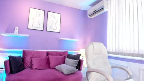 emma__walkerr_ online show from January 25, 7:05 pm