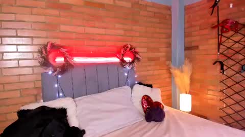 Hey Im EmmaHelp me reach 100 likes online show from July 17, 7:17 pm