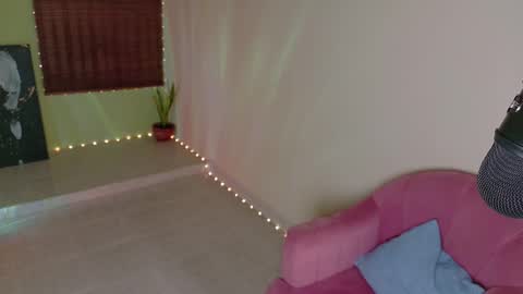 Emma online show from February 12, 10:00 pm