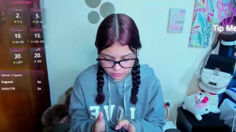 emma_boo_ online show from December 4, 9:26 pm