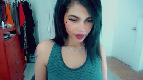 Snapshot of emma_diva chatting on October 24, 1:12 am emma online show from October 24, 1:12 am