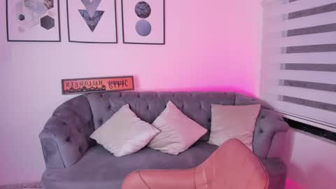 emma_fox6 online show from October 31, 1:48 pm