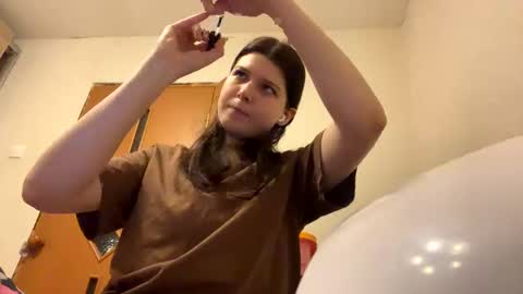 emma_loveyou online show from December 22, 1:55 pm