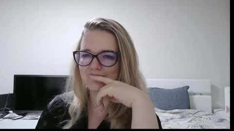 emma_misty_ online show from February 2, 7:24 pm