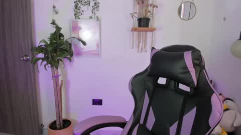 Emma online show from May 4, 4:00 pm