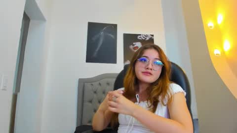 Snapshot of emma_rousz chatting on September 17, 3:48 am emma online show from September 17, 3:48 am