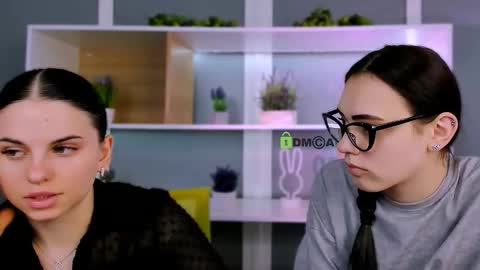 emma_swee online show from February 7, 12:20 pm