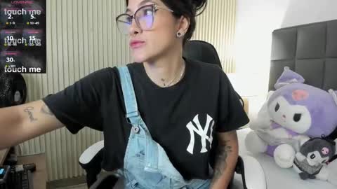 E M M A A online show from January 31, 12:07 pm