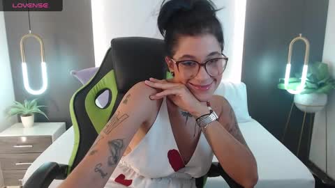 E M M A A online show from February 14, 7:54 pm