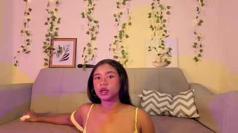 Snapshot of emmaconneer chatting on October 4, 1:33 am Emma online show from October 4, 1:33 am