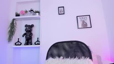 emmajohanson online show from February 25, 8:40 pm