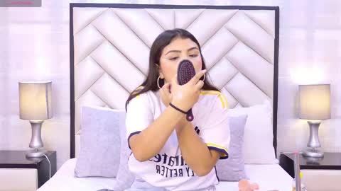 Emma Lee online show from April 15, 7:03 pm