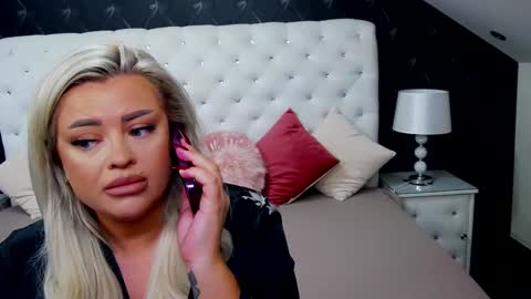 Emma Mavis online show from December 19, 11:39 am