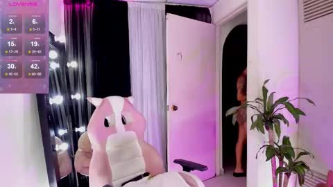 Emma Russell online show from November 3, 12:58 am