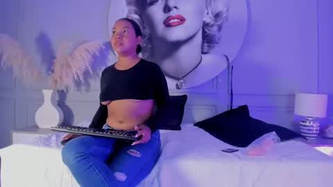 Snapshot of emmasandoval_ chatting on September 30, 9:52 pm Emma online show from September 30, 9:52 pm