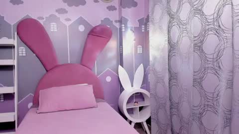 emmathompson__ online show from April 11, 2:06 am