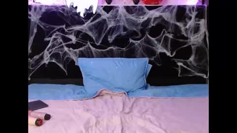 Snapshot of emmatower chatting on October 17, 8:23 pm emmatower online show from October 17, 8:23 pm