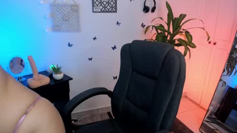 EMMA online show from February 1, 10:59 am