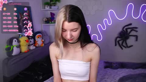 emmie_everly online show from April 16, 9:36 pm