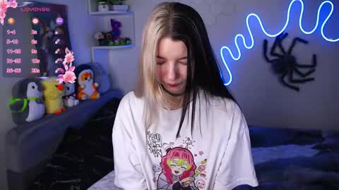 emmie_everly online show from April 14, 7:47 pm