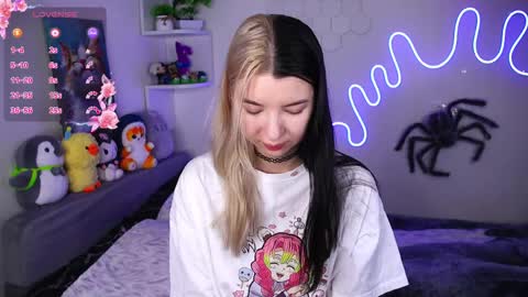 emmie_everly online show from April 9, 7:30 pm