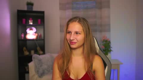 Emmie online show from December 17, 2:10 pm