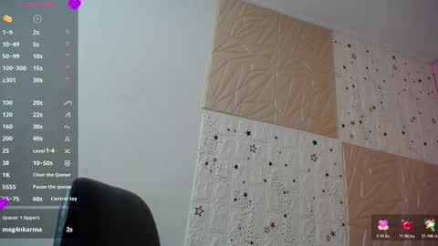 emmy_durant online show from November 18, 8:32 pm