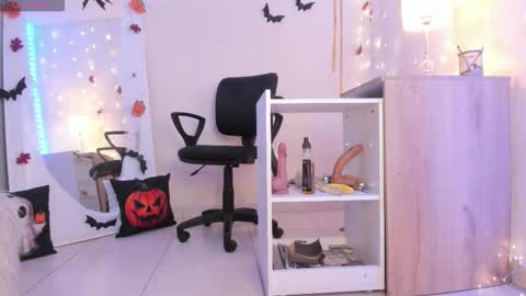 EMYLY  online show from October 24, 8:05 pm