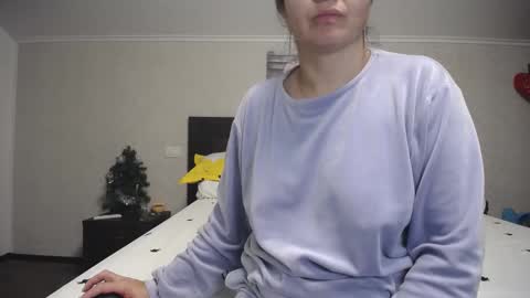 Snapshot of erikagold chatting on December 9, 6:13 am ErikaGold online show from December 9, 6:13 am