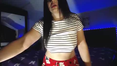 Snapshot of erikagold chatting on February 22, 5:12 am ErikaGold online show from February 22, 5:12 am