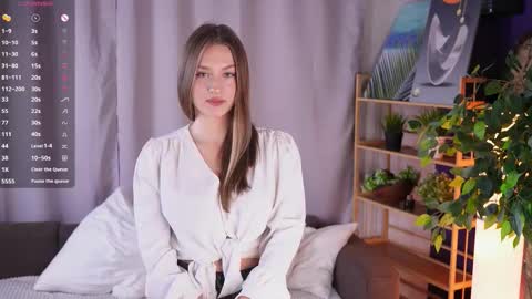 Mia online show from October 23, 5:08 pm