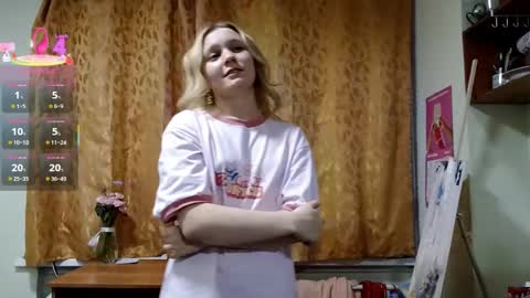 Amelie online show from November 25, 1:35 pm