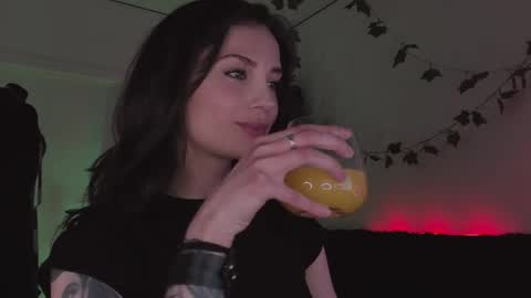 erohaze online show from February 6, 1:47 pm