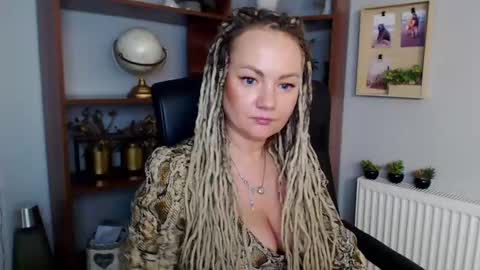 Snapshot of erotic_kaya chatting on December 18, 5:42 pm KAYA online show from December 18, 5:42 pm