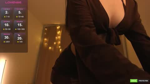 esenue online show from December 3, 6:21 pm