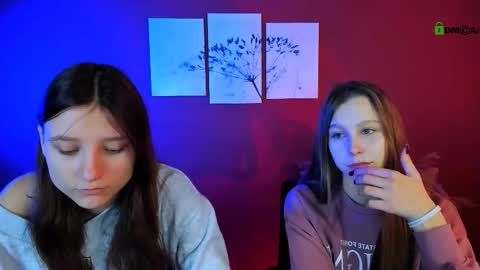 esme_moore_ online show from October 17, 8:28 am