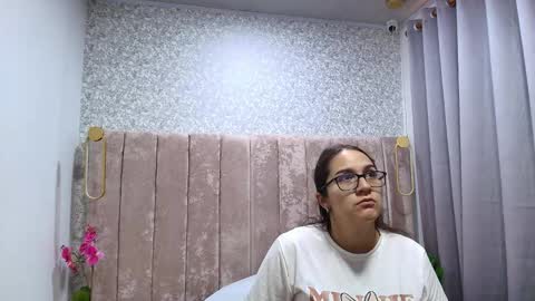 Esme online show from October 13, 1:36 pm