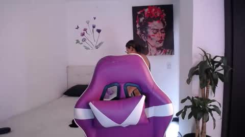 Esmeralda online show from April 5, 7:13 pm