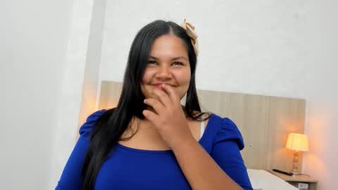 Esmeralda online show from December 3, 7:38 pm