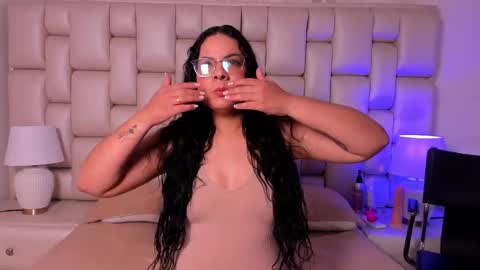 Snapshot of essia_pat chatting on October 6, 12:33 pm Im elsa online show from October 6, 12:33 pm
