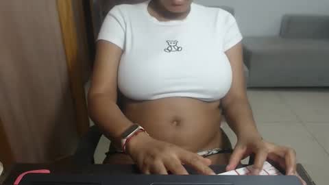 estefania_starlovee online show from December 4, 11:27 pm