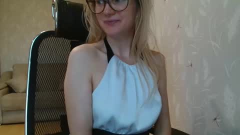 eva2323 online show from October 23, 5:57 am