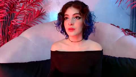 E V A online show from October 28, 7:52 pm