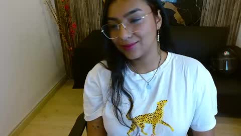 eva_luna699425 online show from May 13, 4:24 pm