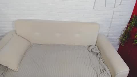 Hi Im Eva new here online show from November 23, 4:52 pm