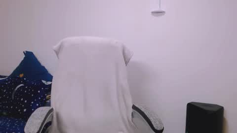 EvadesireONE online show from February 22, 8:15 am