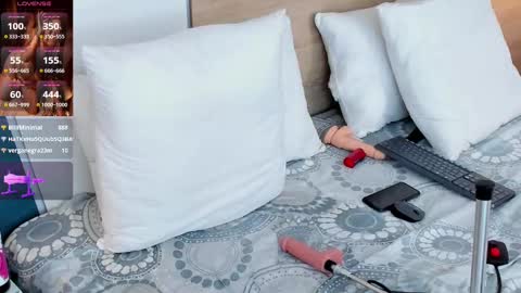 Evadne online show from February 19, 9:25 pm