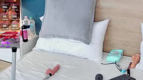 Evadne online show from March 3, 5:37 am