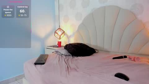 E V A  online show from March 16, 5:44 am