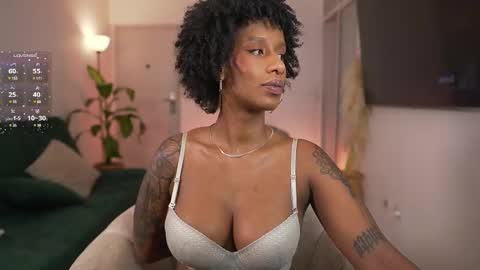 evajacksss_ online show from March 11, 9:37 pm